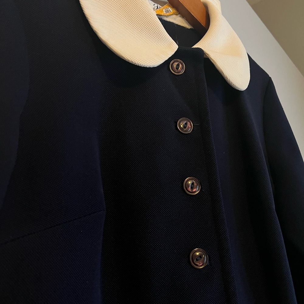 Elegant Navy Blue Dress with Cream Collar
